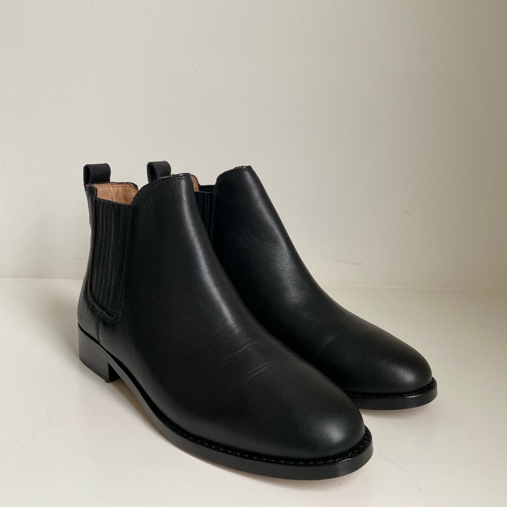 Madewell Ainsley Chelsea Boots in True Black